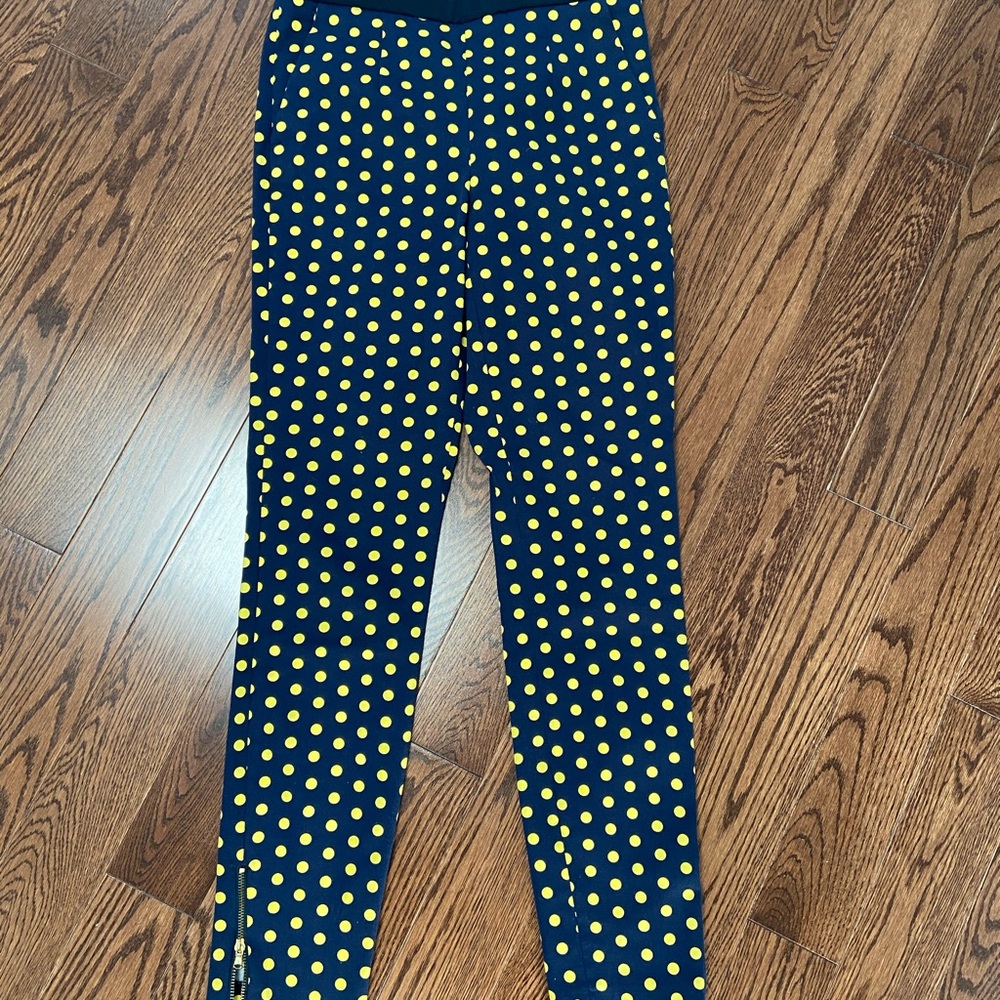 ZARA Spain, mid rise pants. Straight leg with 4 inch opening flair. Zip up side.